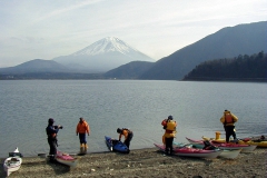 これから本栖湖を一周