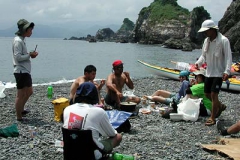 紀伊大島で昼食。 亀が上陸した跡を発見！